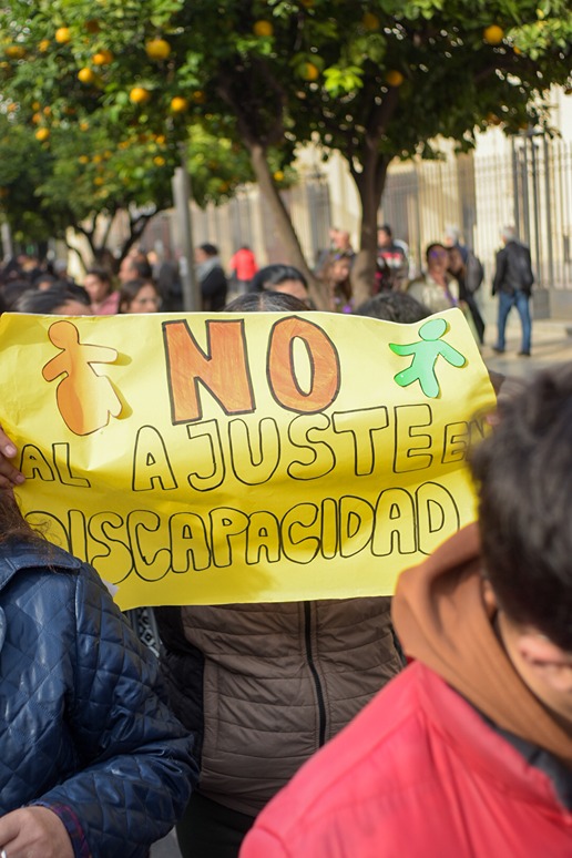 Fuerte reclamo en Plaza Libertad por la emergencia en discapacidad