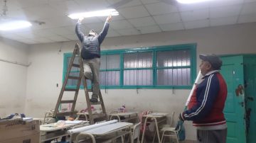 La comuna de Los Quiroga renovó luminarias en la Escuela Nº 45 “Leopoldo Lugones”