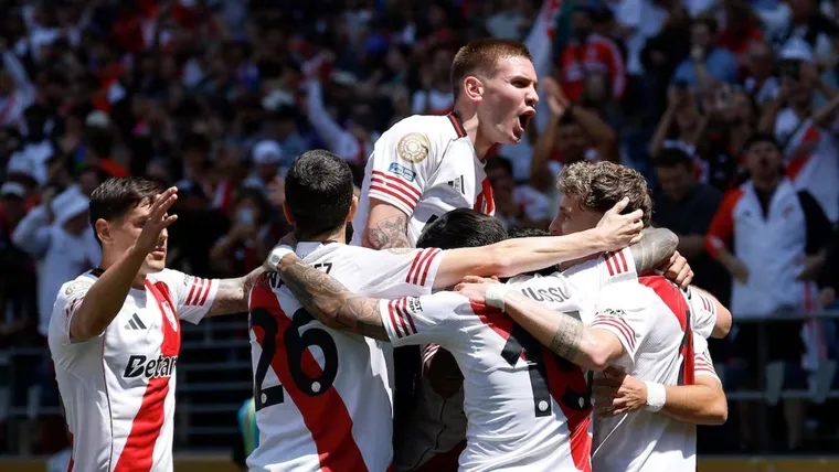 River enfrenta a Monterrey en un duelo clave por la clasificación: Horario, TV y formaciones