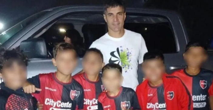 Rivales y también enemigos: Newell’s sancionó a niños de 9 años por sacarse una foto con Ignacio Malcorra