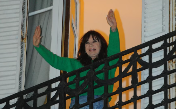 “Solamente con este Partido Judicial…”: Cristina Kirchner volvió a cuestionar las condiciones de su arresto domiciliario
