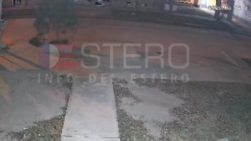 VIDEO | Una joven fue salvajemente asaltada por motochorros que la arrastraron para robarle su celular