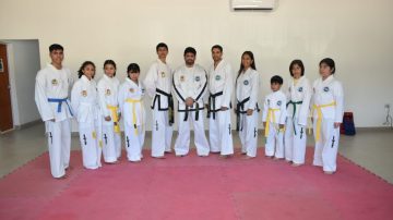 Niños y jóvenes de Colonia El Simbolar rindieron examen en la Escuela Municipal de Taekwondo