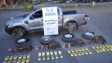 Detienen a una mujer que transportaba 49 kilos de cocaína en los neumáticos de su 4×4