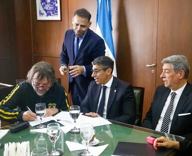El padre “Pepe” firmó un convenio sin precedentes con la Corte Suprema para la reinserción de presos