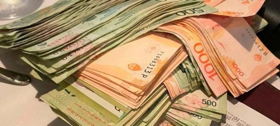 Llegó a casa y encontró a su hijo hurtándole $2.000.000