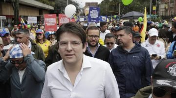 Colombia: Balearon al precandidato presidencial Miguel Uribe durante un acto