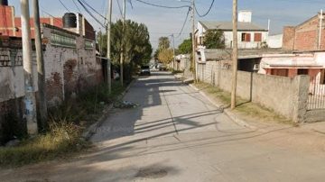 Un docente “pasado de copas” impactó su auto contra un poste