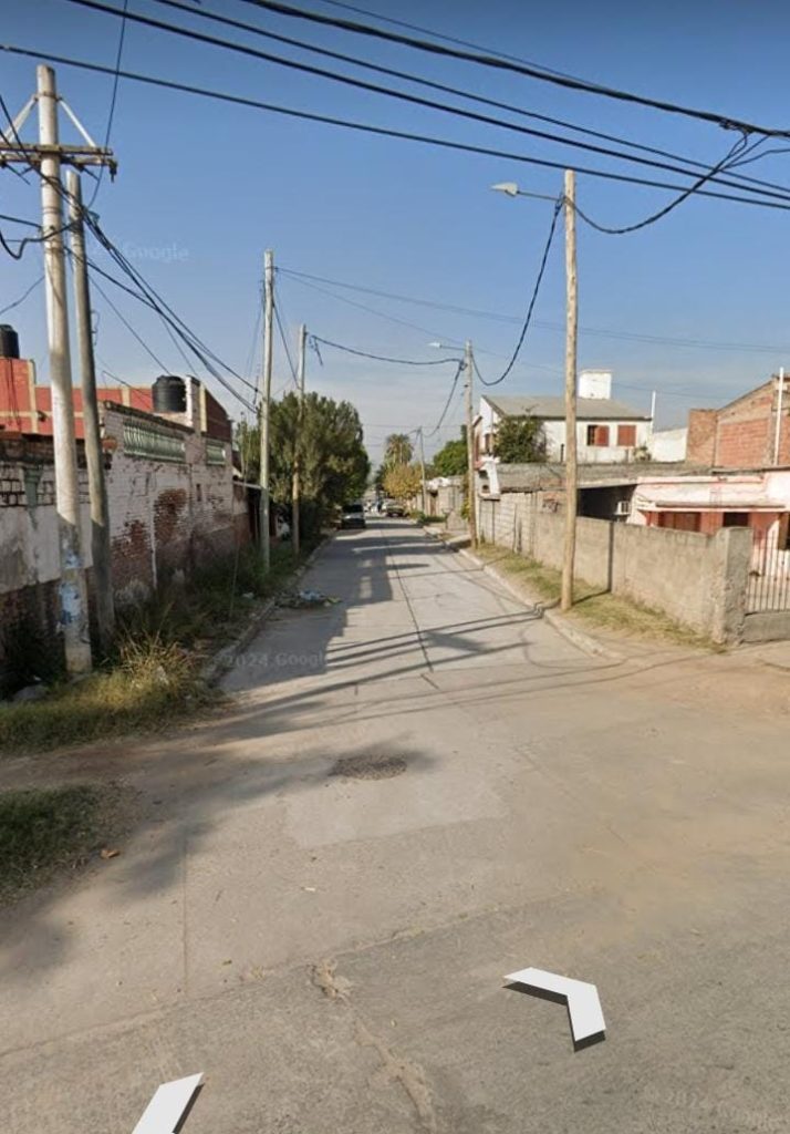 Un docente “pasado de copas” impactó su auto contra un poste