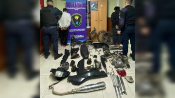 Detienen a “Sebi” y “El Brayan” y recuperan una moto robada: la habían desarmado por completo para venderla