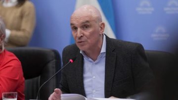 Espert se retiró de la UCA tras ser abucheado por insultar a Florencia Kirchner: “hija de una gran p…”