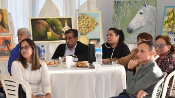 Fernández: Un café literario reunió a escritores, artistas y estudiantes