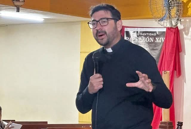 El padre Luis Zazano brindó una charla sobre Evangelización Digital: Conocé los 5 puntos clave