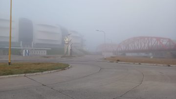 Una densa neblina redujo considerablemente la visibilidad en Santiago