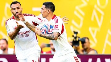 Por los argentinos descuenta Benfica: penal a Otamendi y gol de Di María