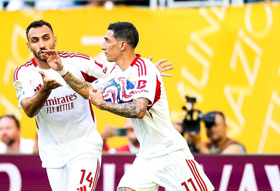 Por los argentinos descuenta Benfica: penal a Otamendi y gol de Di María