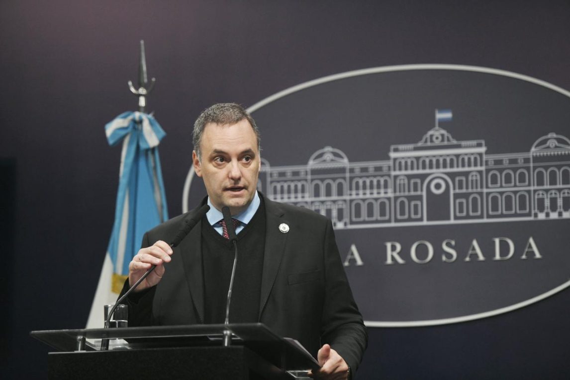 El Gobierno implementó un nuevo esquema de residencias que priorizará a los médicos que estudiaron en la Argentina