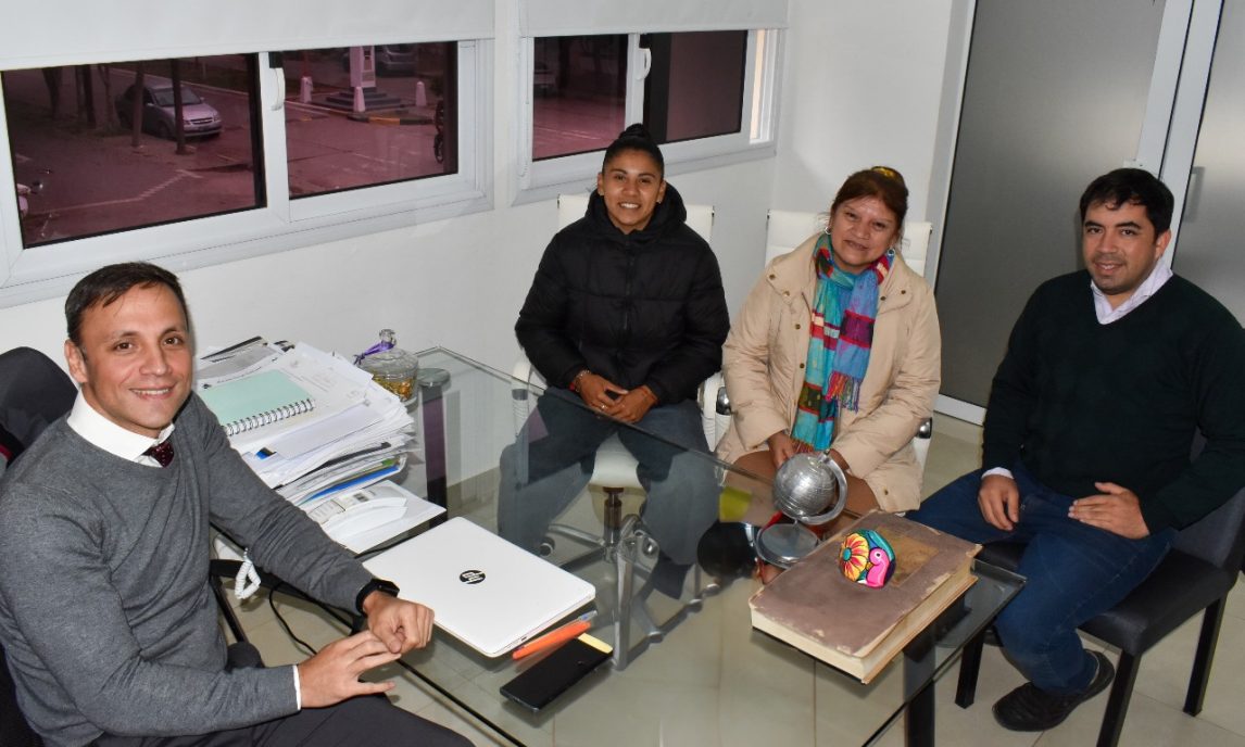 Candela Díaz, jugadora de la primera división de River Plate, visitó su Fernández natal