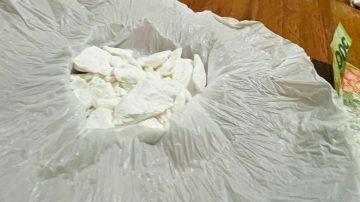 Escondió “sustancias blancas” en el pan para entregarle a su hermano en prisión