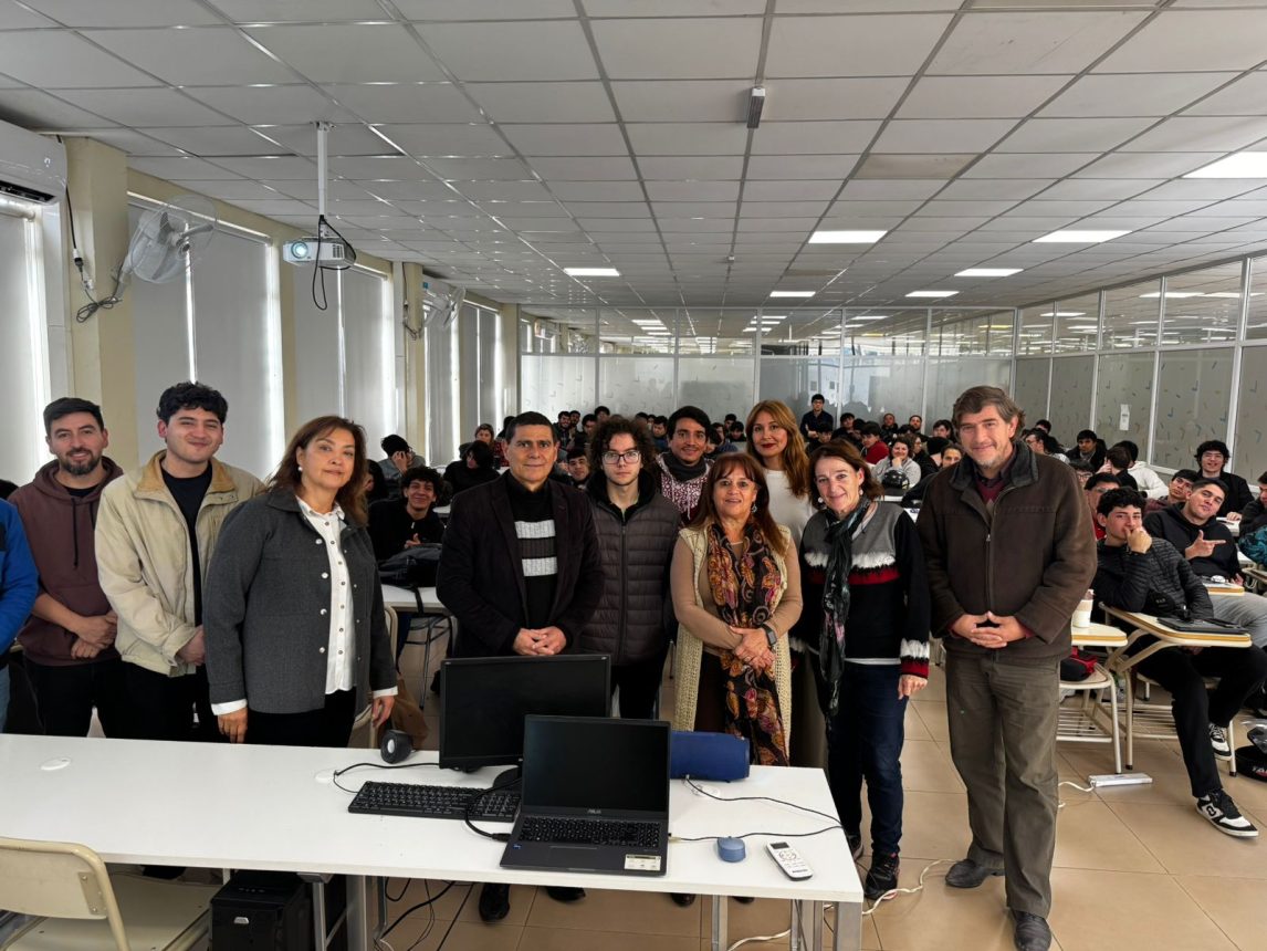 Autoridades provinciales participaron de la exposición de proyectos de estudiantes del Instituto Tecnológico de Santiago del Estero