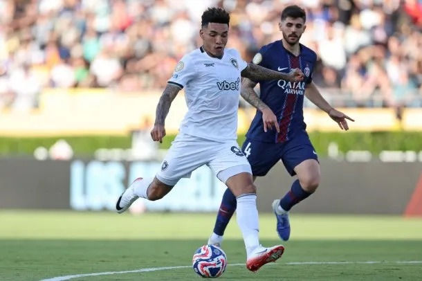 Botafogo le ganó al PSG y quedó como único líder de su Grupo