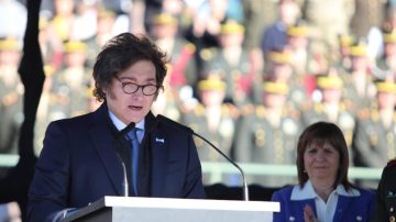 Milei encabezó el acto de juramento por el Día de la Bandera