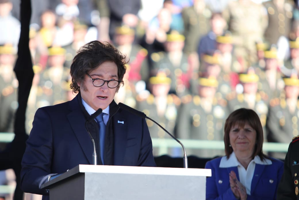 Milei encabezó el acto de juramento por el Día de la Bandera
