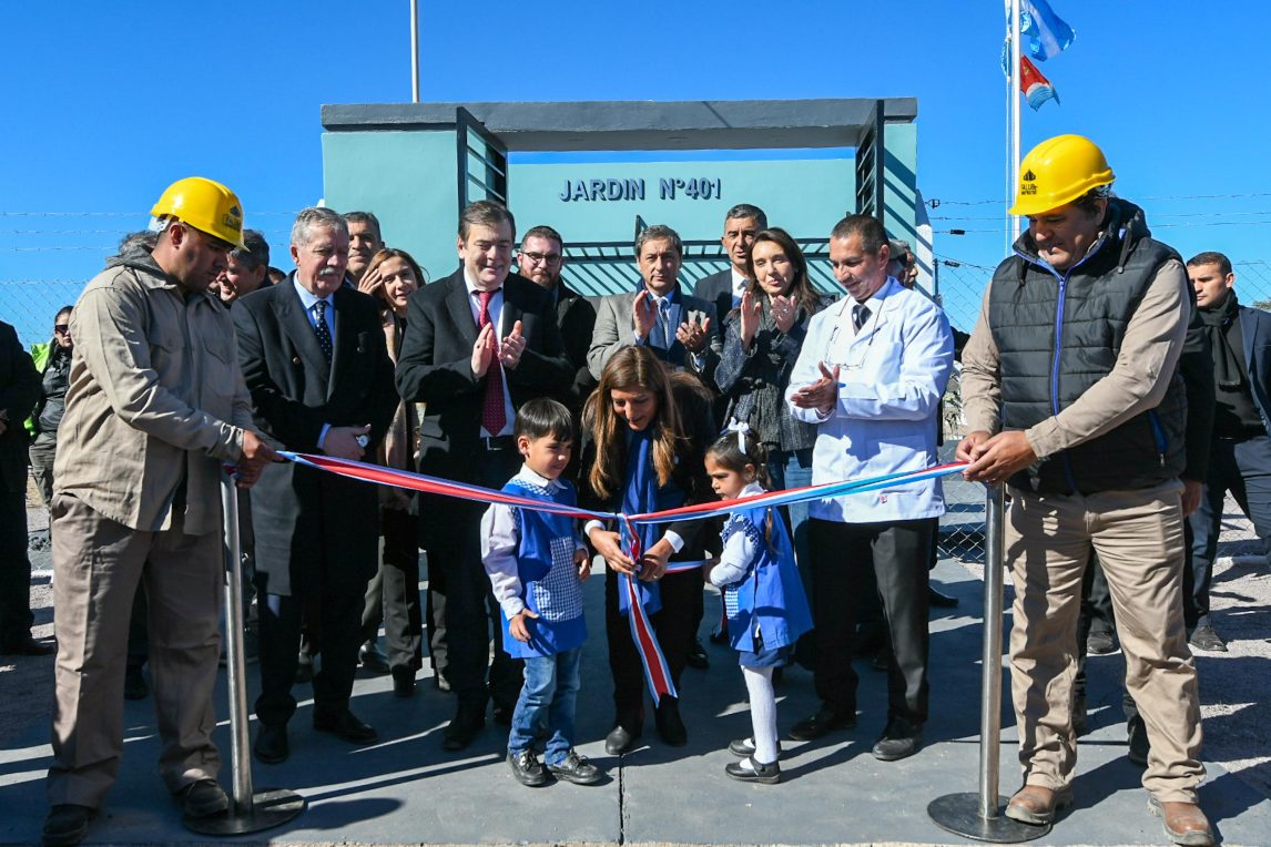 Zamora inauguró obras en una Escuela, un nuevo Jardín de Infantes y entregó viviendas sociales en Puerta Grande