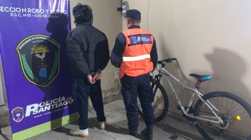 Robó una bicicleta desde la Terminal, pero fue atrapado por la Policía en un puesto de control