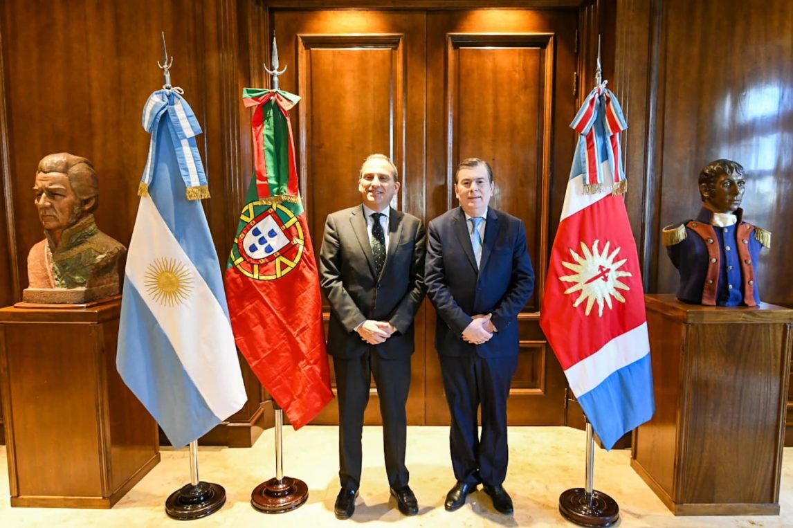El embajador de Portugal visitó Santiago y mantuvo un encuentro con el gobernador