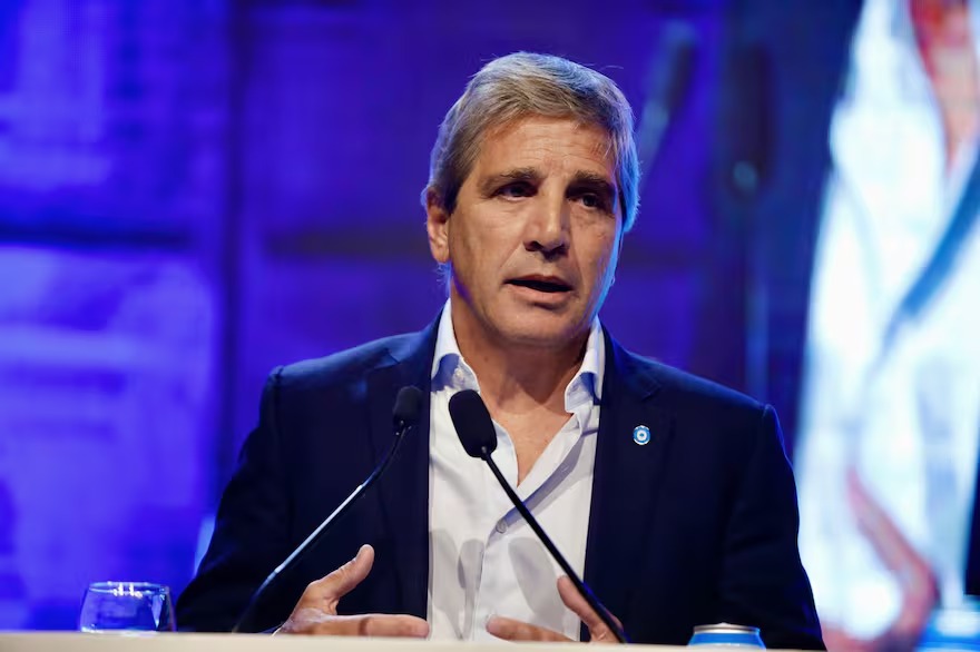 A no alarmarse: Según Caputo, el déficit en la cuenta corriente “es hasta sano para la economía”