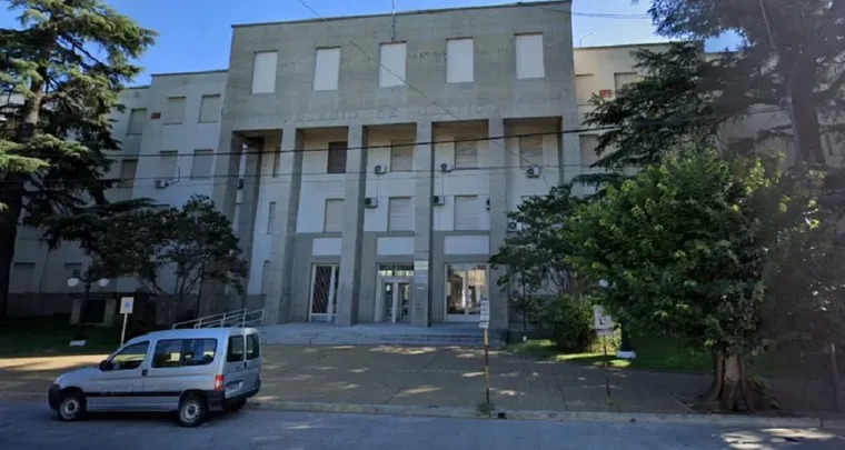 Condenaron a un pastor que violó a una adolescente y la obligó a tener sexo con animales
