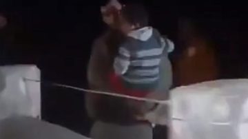 Video: la emoción de los baqueanos cuando encontraron al niño que pasó 12 horas deambulando por el monte