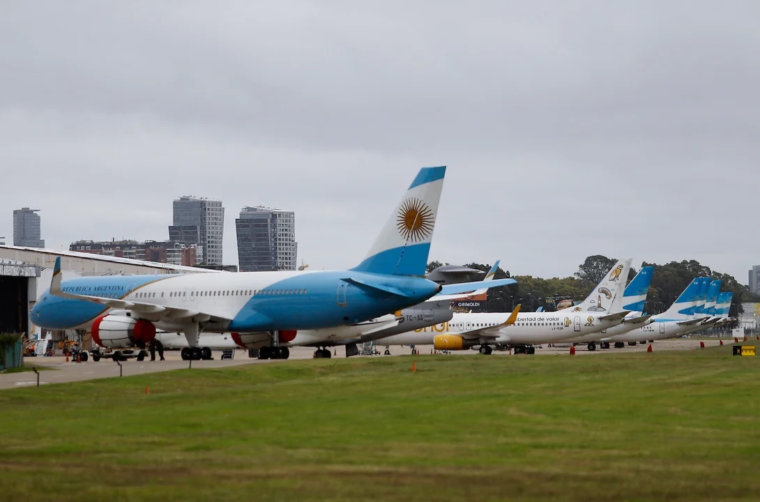 Pilotos anuncian paro en Aerolíneas y se espera fuerte impacto en los aeropuertos