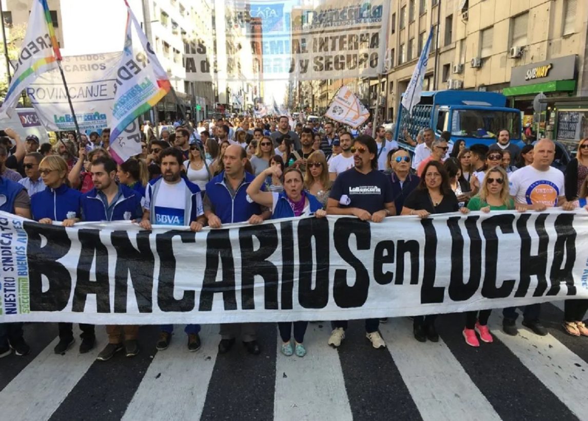 Bancarios tuvieron paritarias y desde junio cobrarán un básico de casi $2.000.000