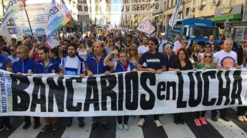 Bancarios tuvieron paritarias y desde junio cobrarán un básico de casi $2.000.000