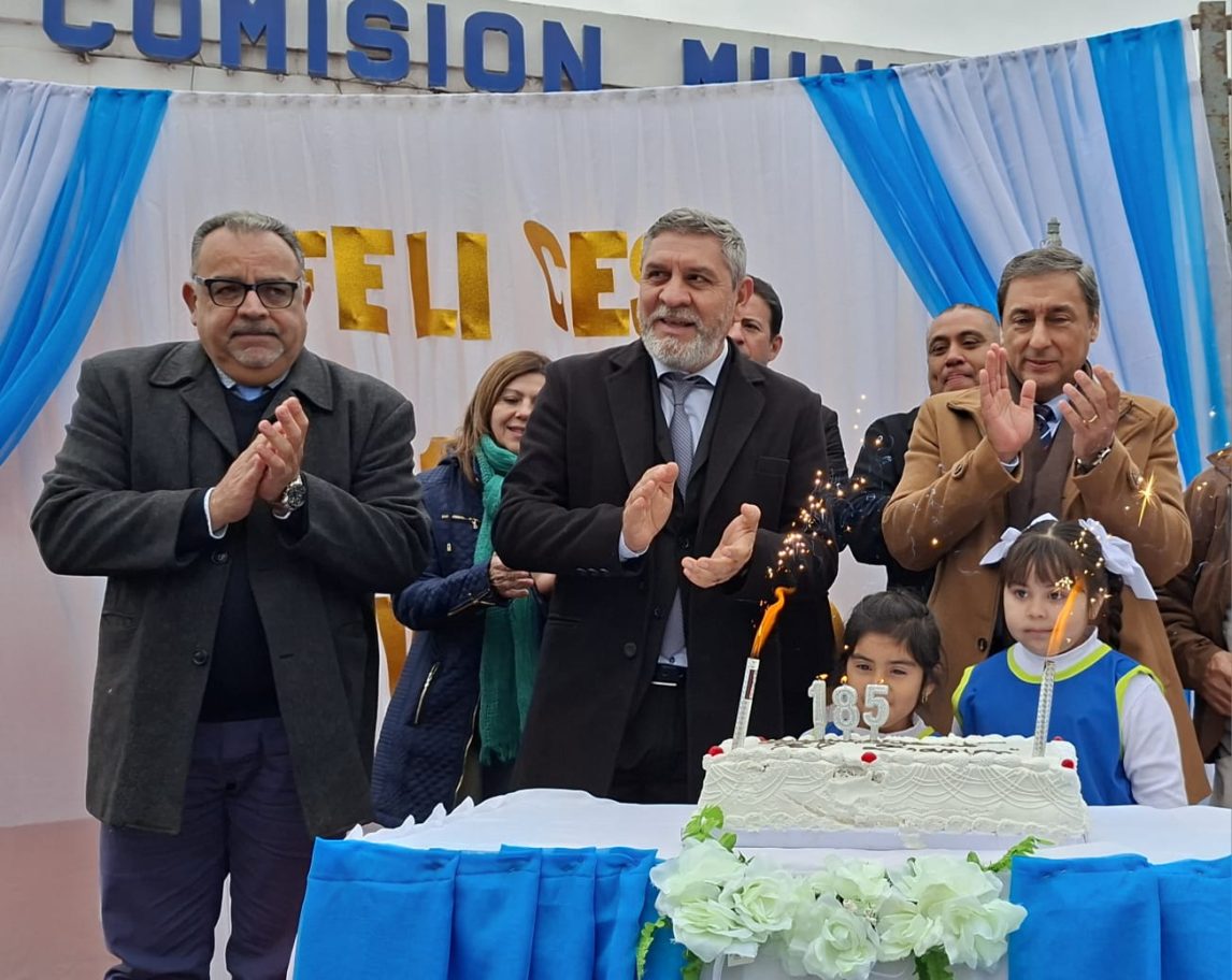 Carlos Silva Neder encabezó el acto por el 185° aniversario de Villa Zanjón