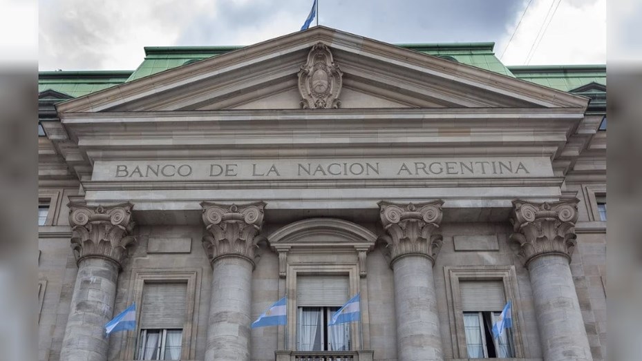 La “motosierra” de Milei llegó al Banco Nación con el cierre de 60 sucursales