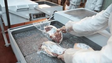 Después de años de prohibición, ahora permiten carne con hueso