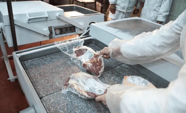 Después de años de prohibición, ahora permiten carne con hueso
