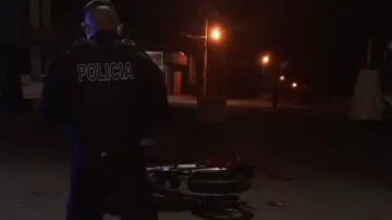 Motociclista en estado crítico al chocar con otra moto que se fugó del lugar