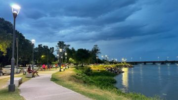 Fingieron solidaridad con una mujer desvalida y la llevaron hasta la Costanera para abusar sexualmente de ella