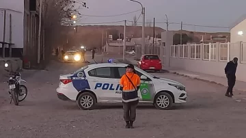 Asesinaron a tiros a un hombre en la puerta de una escuela: “Fue un caos, niños llorando”