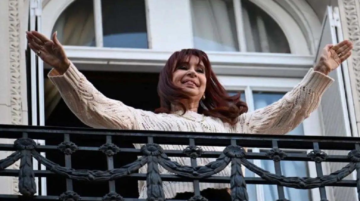 Cristina cuestionó el operativo montado por Bullrich en su domicilio y le recordó su pasado “montonero”