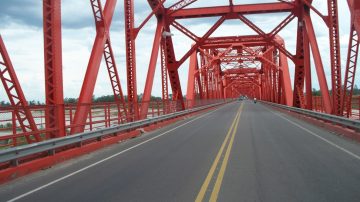 Una joven perdió el conocimiento tras derrapar en el Puente Carretero
