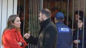 Detuvieron a la esposa e hijo de Costa Mayuli por tenencia de pornografía infantil