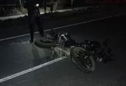 Un motociclista murió en un fuerte choque contra una camioneta