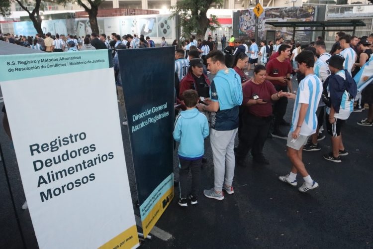 ¿Tienes deudas por alimentos? No vas a poder ir a ver a Los Piojos en River