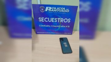 Una mujer devolvió un teléfono celular que su nieto había encontrado, pero en realidad era robado