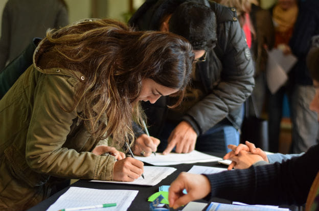 Frías: Receptan documentación para inscripciones de docentes